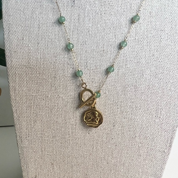 Elegant Angel Gold & Green Victorian-Inspired Necklace with Matching Earrings - Picture 7 of 13